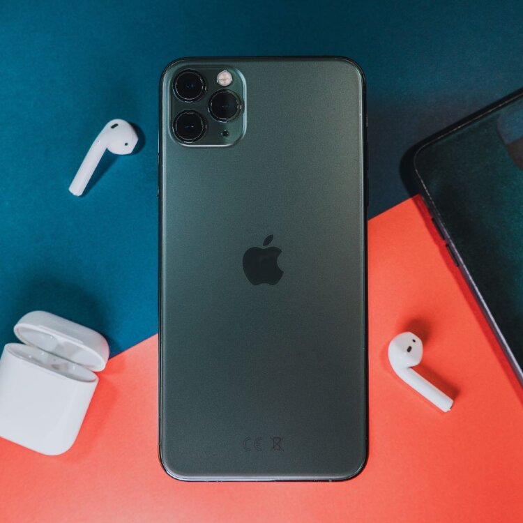 Смартфон Apple C Max (демо)